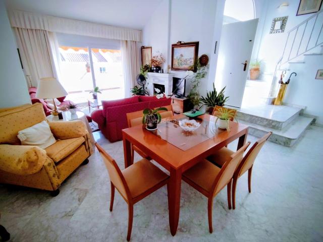 Casa pareada en venta en Málaga, Pinares de San Antón. A 10 minutos a pie de las playas de Pedregalejo El Palo. Casas pareadas.