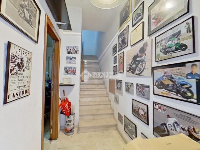 Casa pareada en venta en Manresa, Plaça Catalunya. Casa en venta en Manresa. Casas pareadas.
