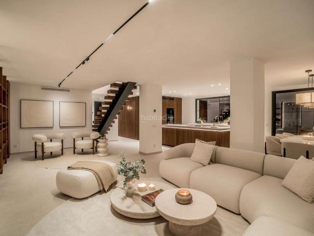 Casa pareada en venta en Marbella, Aloha. Peñablanca: Elegancia Renovada y Vistas al Mar en la Codiciada Nueva Andalucía. Casas pareadas.