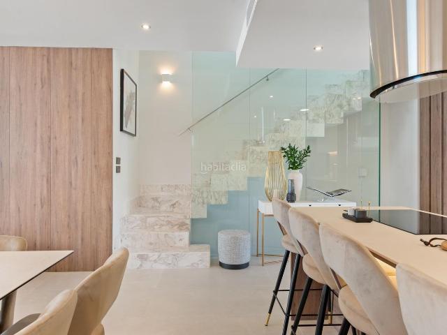 Casa pareada en venta en Marbella, Divina Pastora. Casa adosada de 5 dormitorios y 4 baños a minutos de la playa en Puerto Banús. Casas pareadas.