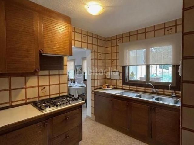 Casa pareada en venta en Marbella, Nueva Andalucía centro. Casas pareadas.