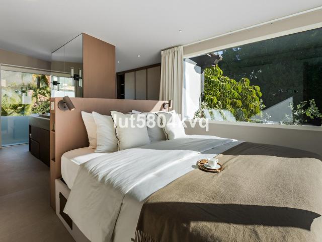 Casa pareada en venta en Marbella, Puente Romano. Casa Adosada en la Milla de Oro. Casas pareadas.