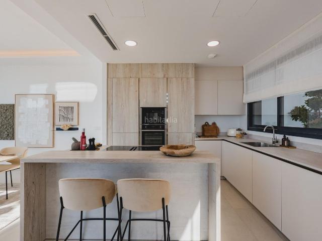Casa pareada en venta en Marbella, Río Real. Pareado de 4 dormitorios y 5 baños con vistas al mar. Río Real, Marbella Este. Casas pareadas.