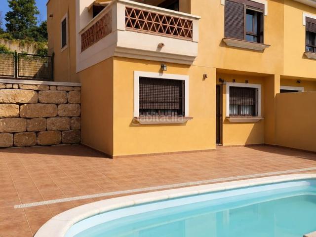 Casa pareada en venta en Mezquitilla. Pareado con piscina privada y vistas al mar. Casas pareadas.