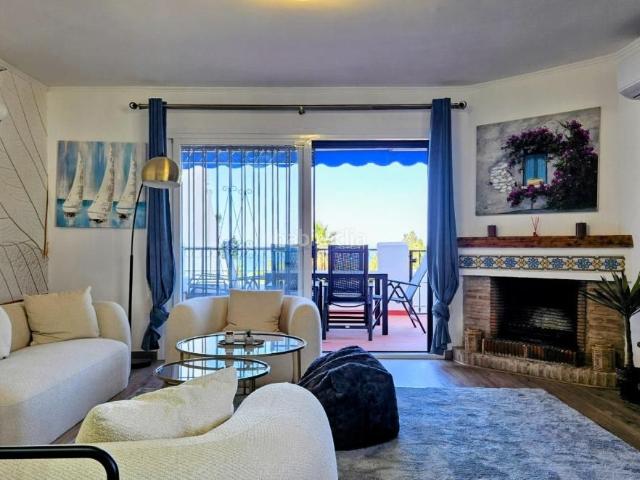 Casa pareada en venta en Mijas, Calahonda. Magnifico chalet pareado con vistas al mar situado en Calahonda. Casas pareadas.