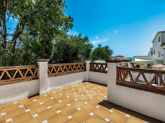 Casa pareada en venta en Mijas, Calahonda. Bright SemiDetached House for Sale with Excellent. Casas pareadas.