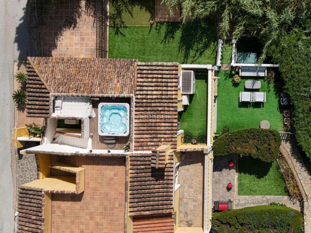 Casa adosada en venta en Mijas, Calahonda. Adosado de 2 dormitorios en Calahonda. Casas adosadas.