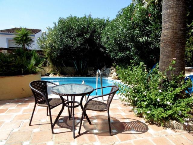 Casa pareada en venta en Mijas, Campo de Mijas. Sierrezuela Chalet Pareado 4 Dormitorios, Piscina, Garaje, Reforma a tu gusto. Casas pareadas.