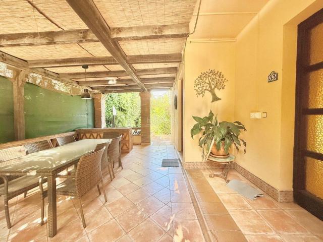 Casa pareada en venta en Mijas, Campo de Mijas. Villa pareada en la urb de la sierrezuela. Reforma a tu gusto. Una de las mejores zonas residenciales junto a Fuengirola. Casas pareadas.