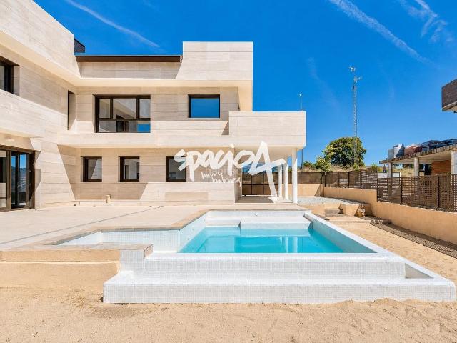 Casa pareada en venta en Miraflores de la Sierra. Chalet pareado de obra nueva en venta en Los Pinarejos. Casas pareadas Miraflores de la.