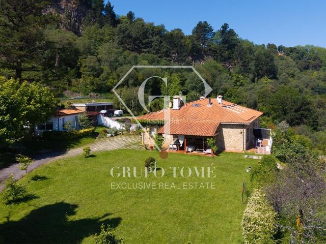 Casa pareada en venta en Mutriku. Villa con vistas infinitas al Cantábrico en la Costa Vasca y Guest house. Casas pareadas.