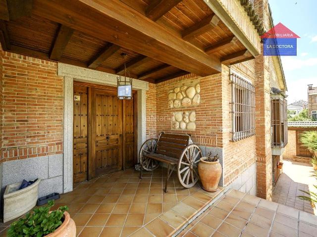 Casa pareada en venta en Navalcarnero, Covadonga Los Manzanos. Chalet de Esquina en la zona de Covadonga!. Casas pareadas.