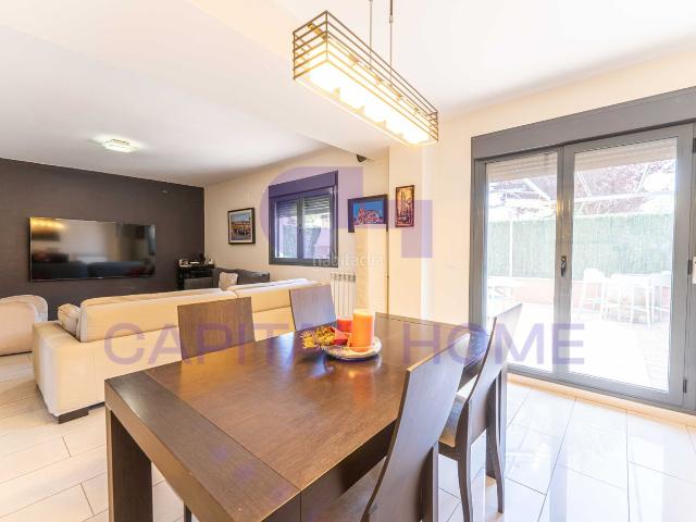 Casa pareada en venta en Navalcarnero, La Dehesa El Pinar. Chalet pareado en venta en Calle de las Jaras. Casas pareadas.
