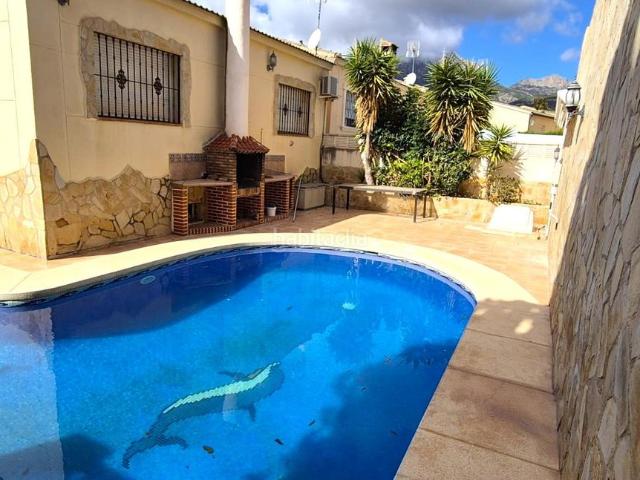Casa pareada en venta en Nucia la, Coloma. Chalet pareado en La Nucia Comodidad, privacidad y lujoEste chalet pareado, diseñado con esmero para ofrecer privacidad y confort. Casas pareadas Nucia.