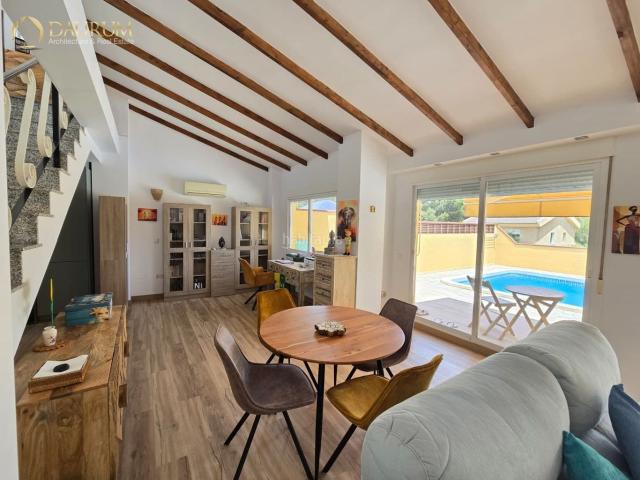 Casa pareada en venta en Nucia la, Coloma. FANTÁSTICO CHALET PAREADO EN VENTA DE 2 HABITACIONES EN LA NUCIA. Casas pareadas Nucia.