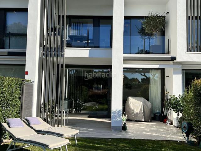 Casa pareada en venta en Sotogrande, Sotogrande Alto. EXCLUSIVA CASA ADOSADA EN PRIMERA LINEA DE GOLF EN SOTOGRANDE. Casas pareadas.