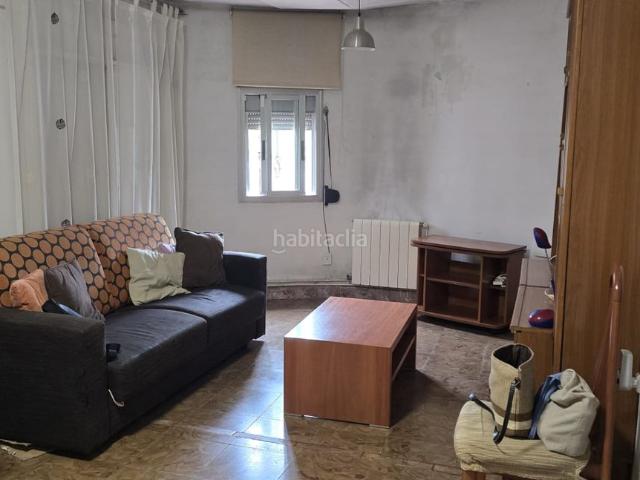 Casa pareada en venta en Sabadell, Can Puiggener. casa con sotano o garaje. Casas pareadas.