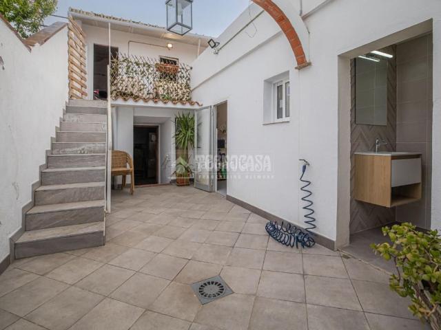 Casa pareada en venta en Sabadell, Hostafrancs. Casa en venta en Sabadell. Casas pareadas.