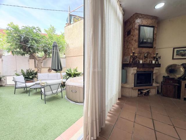Casa pareada en venta en Sabadell, Poble Nou. Poblenou junto al centro Civic. Casas pareadas.