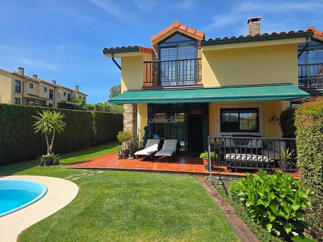 Casa pareada en venta en Sada. Chalet pareado con piscina en Sada. Casas pareadas.