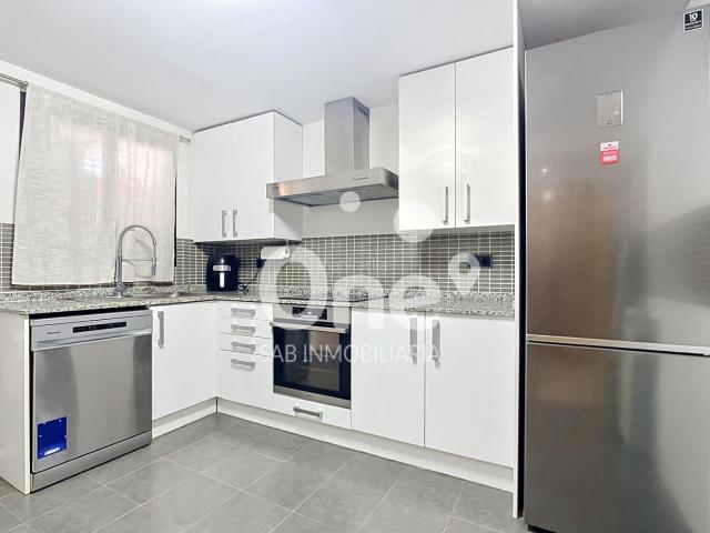 Casa pareada en venta en San Antonio de Benagéber. One SAB Inmobiliaria te presenta esta espectacular vivienda pareada en San Antonio de Benagéber. Casas pareadas San Antonio de.