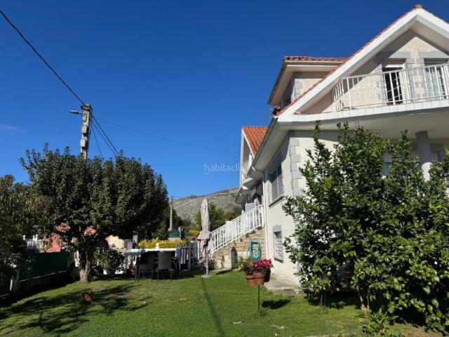 Casa pareada en venta en San Felices de Buelna. Chalet Pareado con 700 m de Jardín en San Felices de Buelna Luz, espacio y vistas al valle en un entorno tranquilo. Casas pareadas San Felices de.