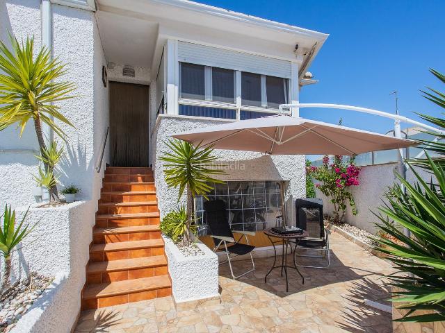 Casa pareada en venta en San Javier, Santiago de La Ribera. Chalet con piscina privada en una de las zonas residenciales más demandadas de San Javier. Casas pareadas San.
