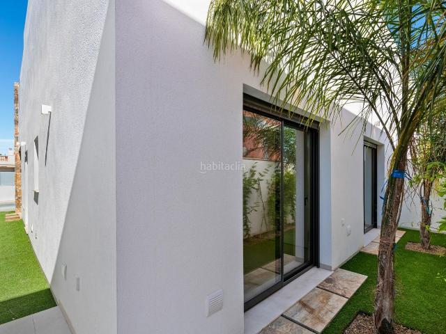 Casa pareada en venta en San Javier, San Javier. Villa pareada de 3 dormitorios con piscina privada y solarium a la venta en San Javier. Casas pareadas San.