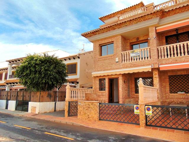 Casa pareada en venta en San Pedro del Pinatar, El Mojón Las Salinas. OPORTUNIDAD! Espectacular, en esquina,en urbanización 1ª linea, con piscina comunitaria. Casas pareadas San Pedro del.