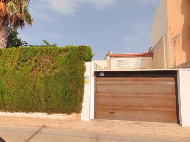 Casa pareada en venta en San Pedro del Pinatar, Los Cuarteros. CHALET PAREADO CON AMPLIO JARDÍN Y PISCINA. Casas pareadas San Pedro del.