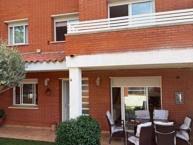 Casa pareada en venta en Sant Vicenç de Montalt, de 240 m² 5 habitaciones por 650.000