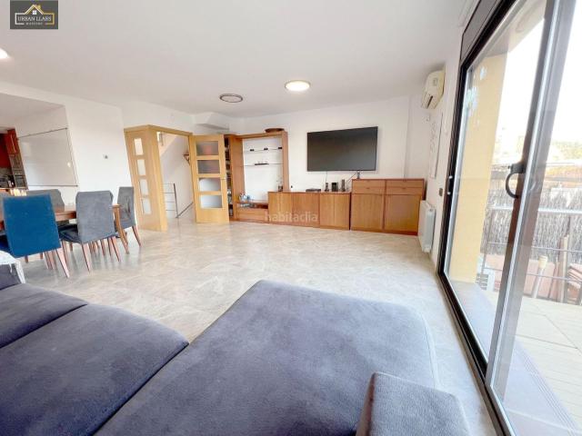 Casa pareada en venta en Sant Vicenç de Montalt, Sant Vicenç Platja. Casa adosada esquinera en Sant Vicenc de Montalt. Casas pareadas Sant Vicenç de.