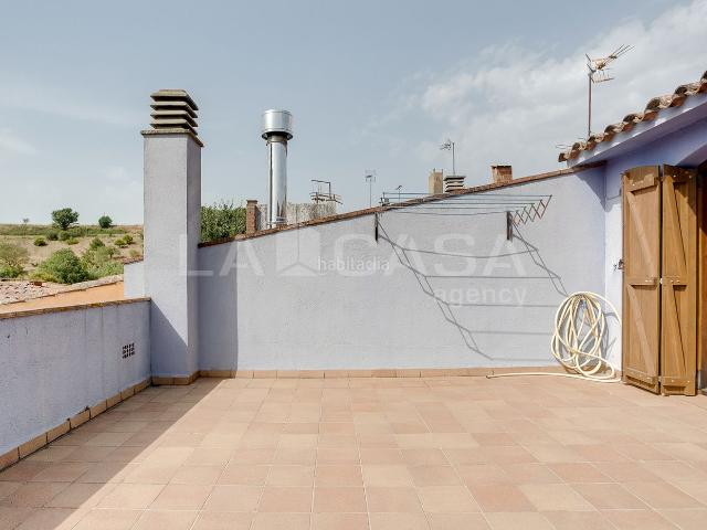 Casa pareada en venta en Sant Antoni de Vilamajor. Casa de 3 plantas con terraza, patio, parking y trastero en Sant Antoni de Vilamajor. Casas pareadas Sant Antoni de.