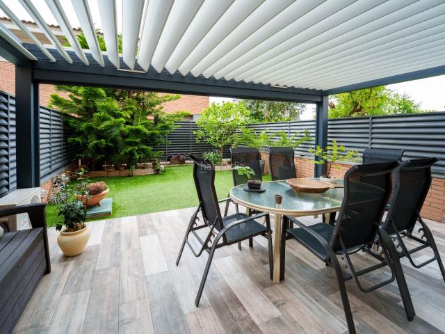 Casa pareada en venta en Sant Feliu de Llobregat, Mas Lluí. Exclusiva residencia familiar reformada en Mas Lluí. Casas pareadas Sant Feliu de.