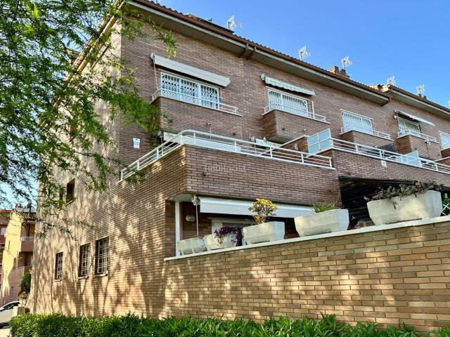 Casa pareada en venta en Sant Joan Despí, Torreblanca. EXCLUSIVO CHALET PAREADO ESQUINERO EN TORREBLANCA. ¡PIEZA ÍUNICA EN LA ZONA!. Casas pareadas Sant Joan.