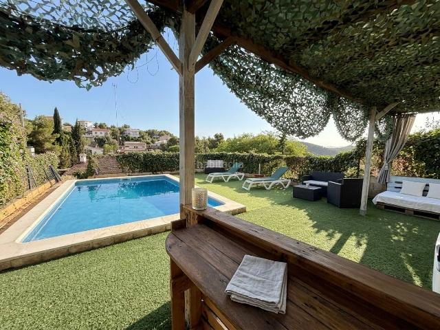 Casa pareada en venta en Sant Pere de Ribes, Can Lloses Can Marcer. CASA PAREADA CON PISCINA EN CAN PERE DE LA PLANA. Casas pareadas Sant Pere de.