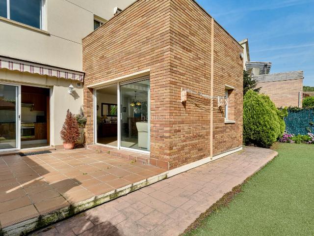 Casa pareada en venta en Santa Cristina d´Aro, Santa Cristina Poble. Chalé adosado en casco urbano de Santa Cristina d'aro, Costa Brava. Casas pareadas Santa Cristina.