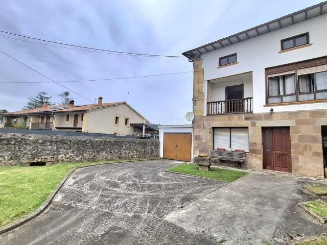Casa pareada en venta en Santa María de Cayón. CASA PARAEADA CON JARDIN. ARGOMILLA. Casas pareadas Santa María de.