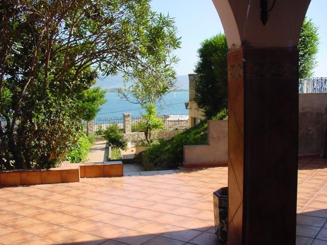 Casa pareada en venta en Santander, Puerto Chico. MAGNÍFICA CASA EN REINA VICTORIA. Casas pareadas.