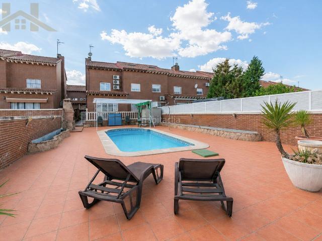 Casa pareada en venta en Seseña, Valle Grande. EN VENTA: ESPECTACULAR CHALET PAREADO CON PISCINA, GRAN PARCELA Y VISTAS PRIVILEGIADAS. Casas pareadas.