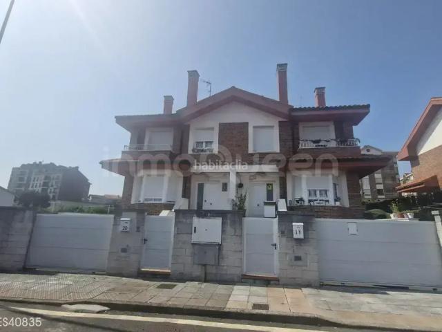 Casa pareada en venta en Siero, El Berrón La Carrera. Venta de Chalet Pareado en Siero REES40835. Casas pareadas.