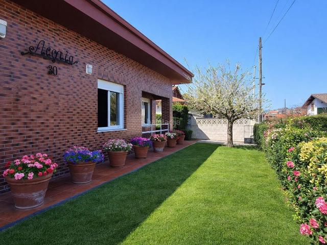 Casa pareada en venta en Suances. TU PRÓXIMO HOGAR DONDE EL MAR SE FUNDE ENTRE MONTAÑAS. Casas pareadas.