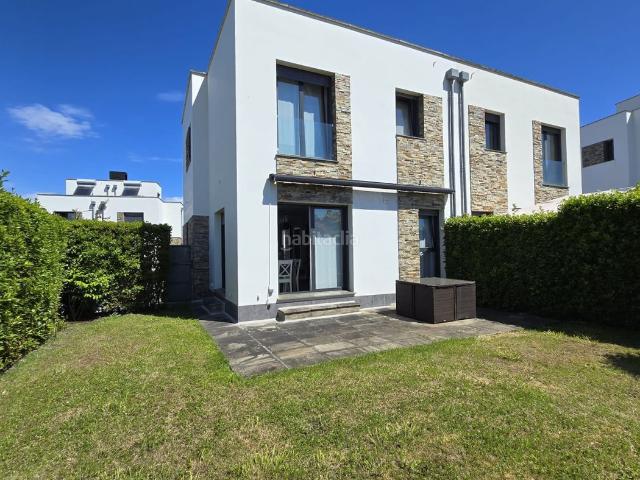 Casa pareada en venta en Suances. CHALET PAREADO EN TAGLE EN URBANIZACION PRIVADA CON PISCINA. Casas pareadas.