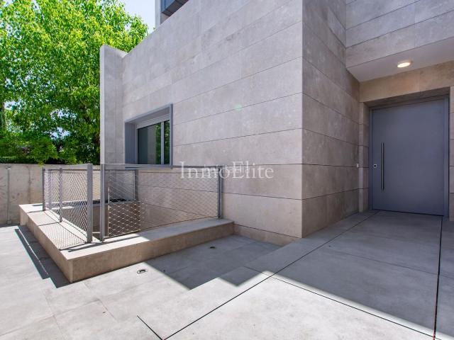Casa pareada en venta en Pozuelo de Alarcón, Avenida Europa. CHALET PAREADO DE LUJO DE OBRA NUEVA A ESTRENAR. Casas pareadas Pozuelo de.