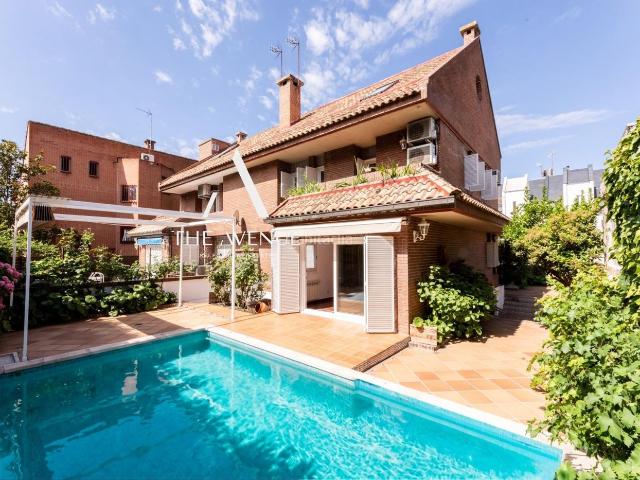 Casa pareada en venta en Pozuelo de Alarcón, Avenida Europa. Chalet pareado en Avda. de Europa en Pozuelo de Alarcón. Casas pareadas Pozuelo de.