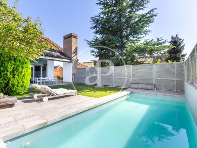 Casa pareada en venta en Pozuelo de Alarcón, La Finca. Adosado en venta en La Finca. Casas pareadas Pozuelo de.