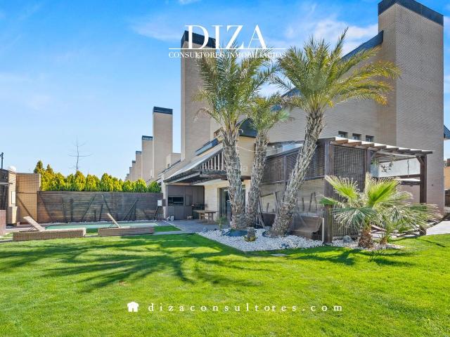 Casa pareada en venta en Pozuelo de Alarcón, Prado de Somosaguas. Espectacular casa familiar en La Finca. Casas pareadas Pozuelo de.