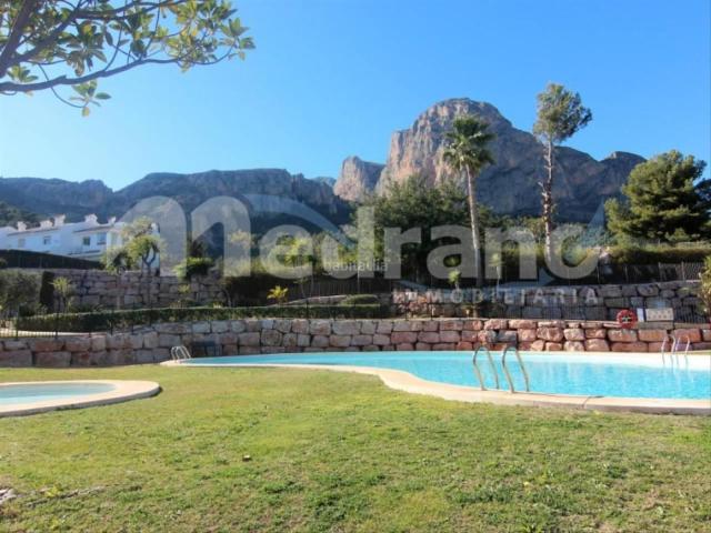 Casa pareada en venta en Polop. SE VENDE CHALET PAREADO EN POLOP. Casas pareadas.