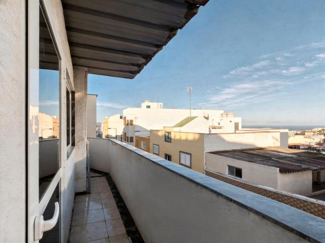 Casa pareada en venta en Palmas de Gran Canaria Las, Los Tarahales La Paterna. OPOTUNIDAD PARA FAMILIAS NUMEROSAS. Casas pareadas Palmas de Gran Canaria.