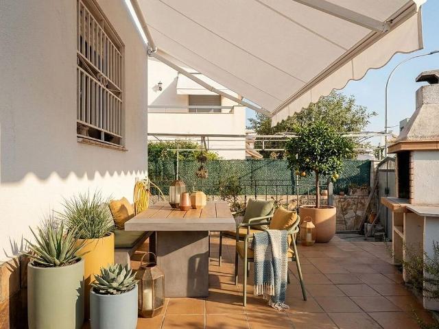 Casa pareada en venta en pasaje Miguel Hernández, Santa Perpètua de Mogoda, de 145 m² 3 habitaciones por 450.000